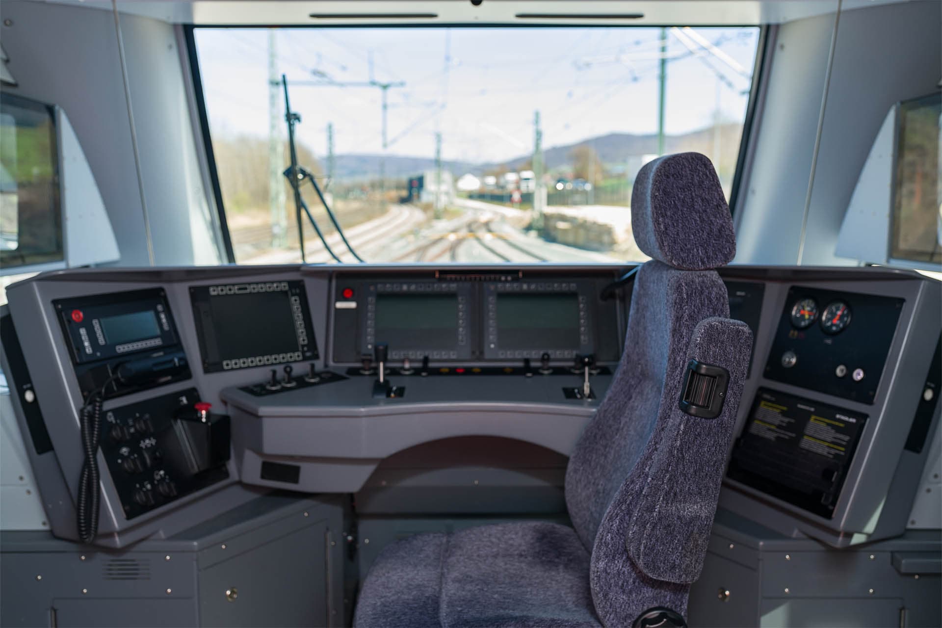 Leerer Lokführerstand